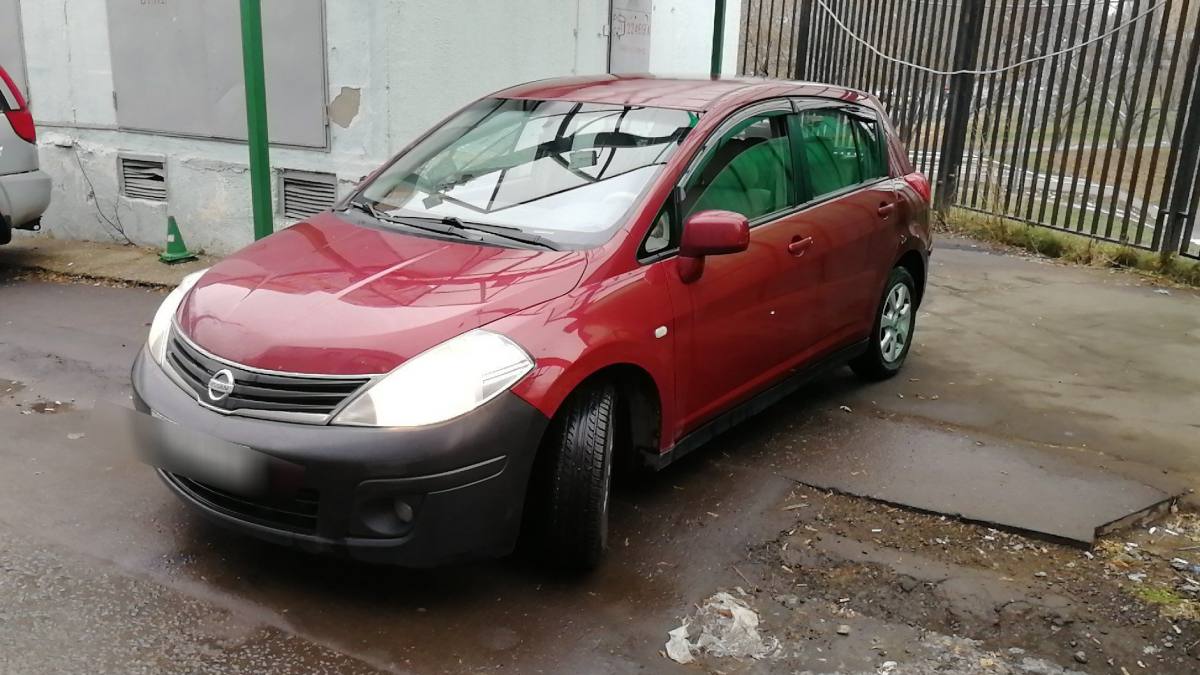 Nissan Tiida I