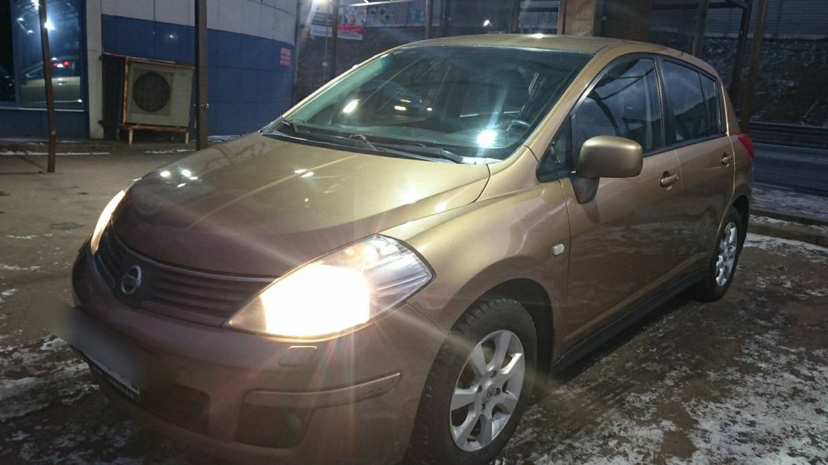 Nissan Tiida I