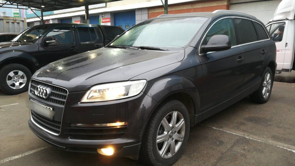 Audi Q7 I