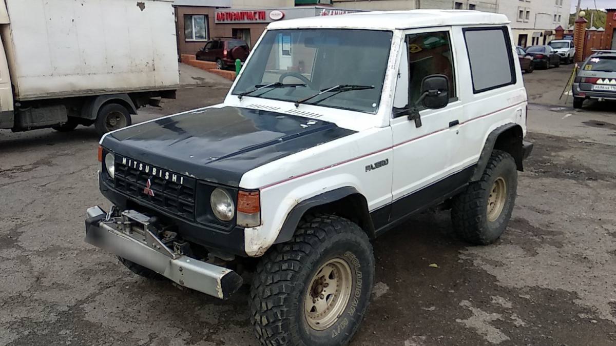 Mitsubishi Pajero I