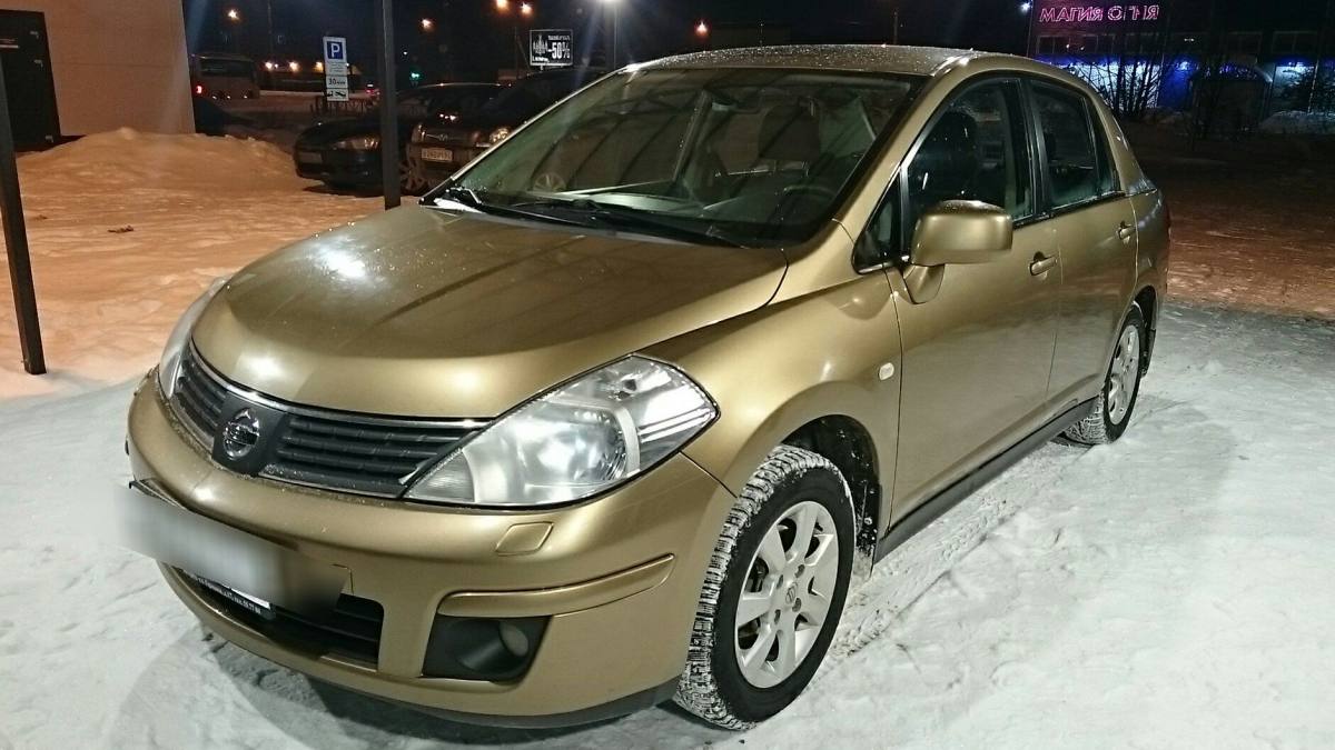 Nissan Tiida I