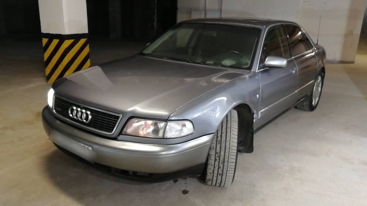 Audi A8 I (D2)