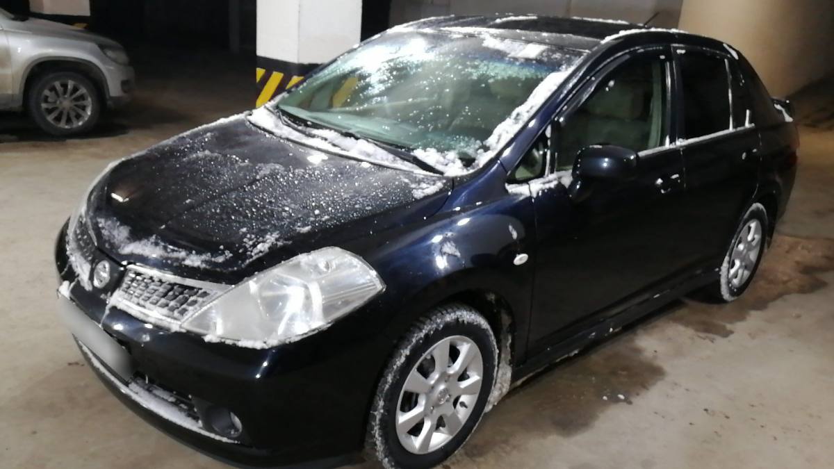 Nissan Tiida I