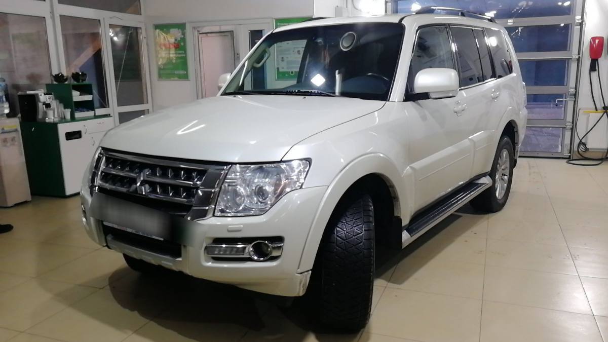 Mitsubishi Pajero IV 2