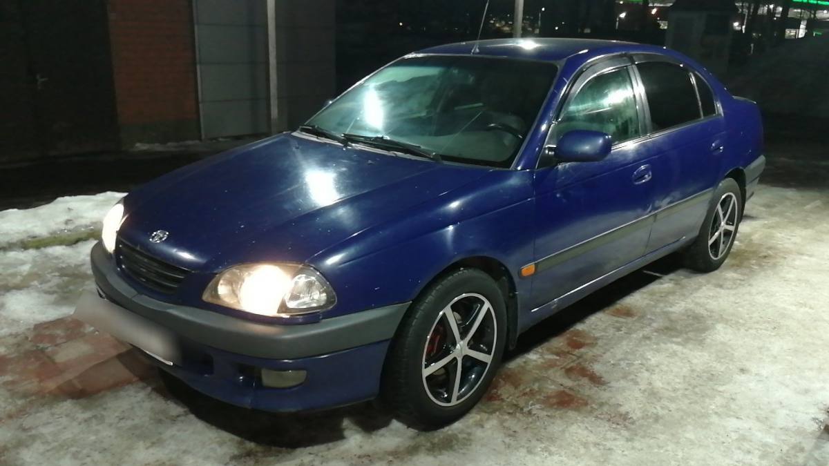 Toyota Avensis I