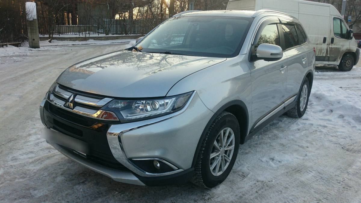 Mitsubishi Outlander III 2