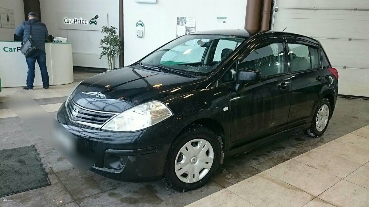 Nissan Tiida I