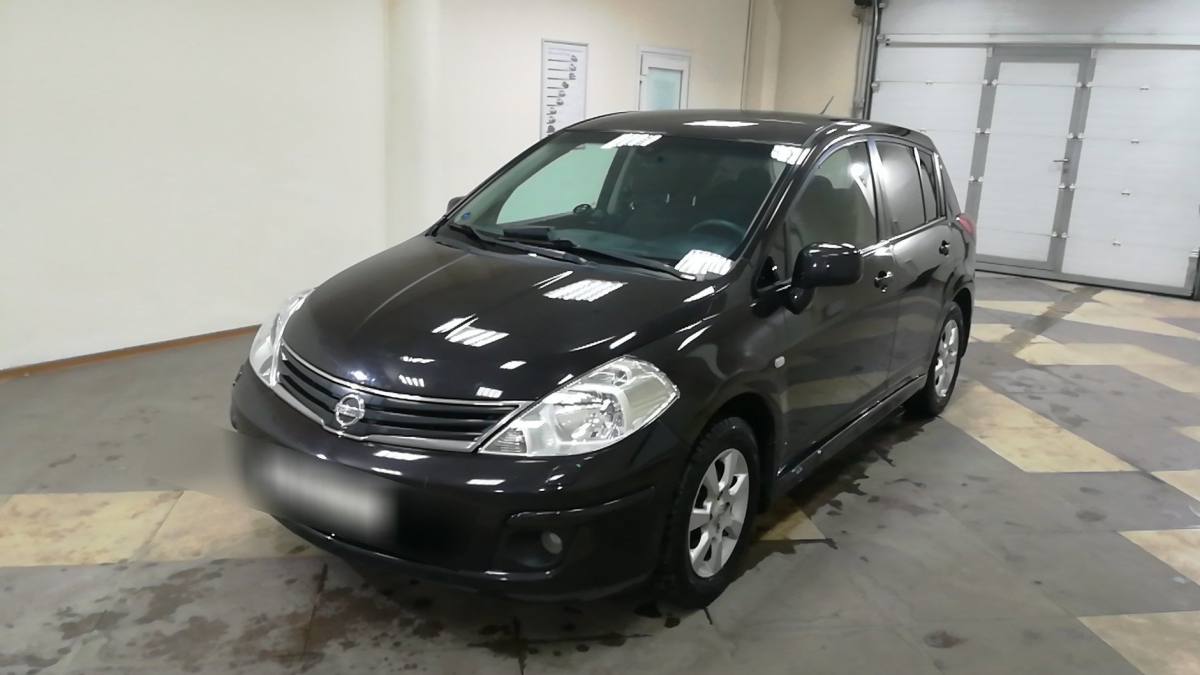 Nissan Tiida I