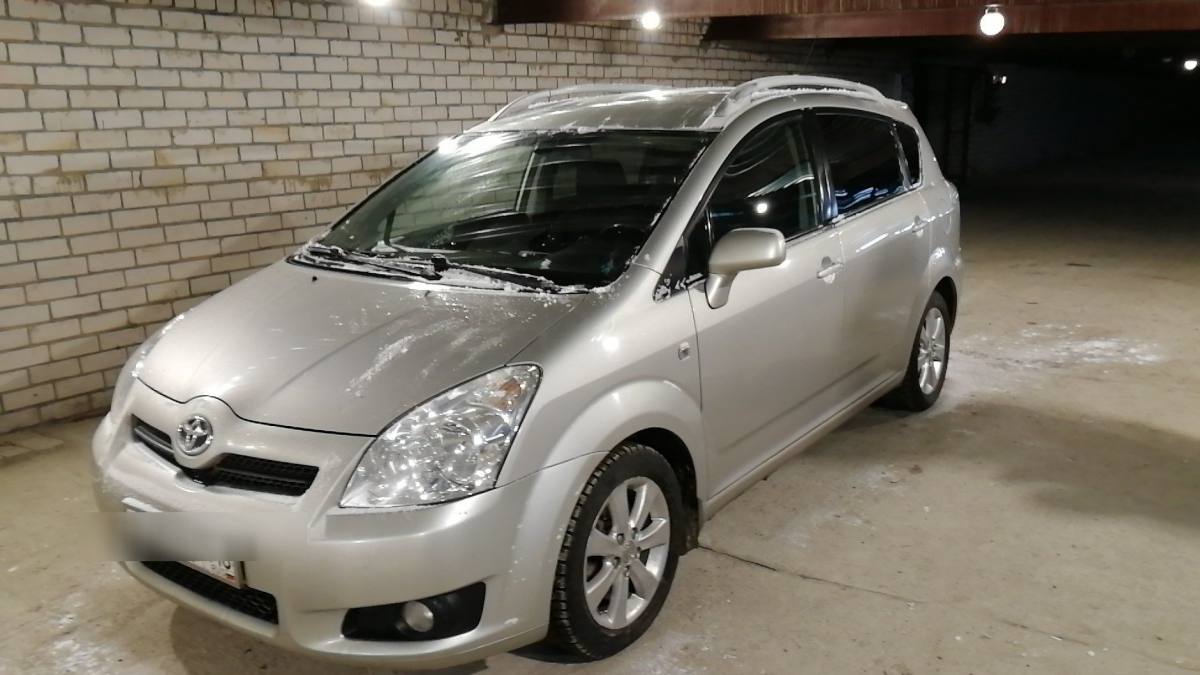 Toyota Corolla Verso I 2