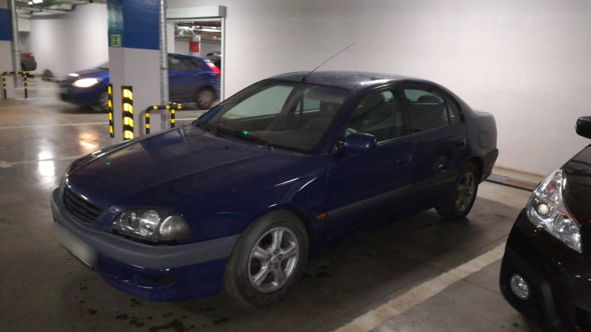 Toyota Avensis I