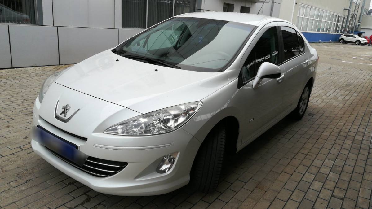 Peugeot 408