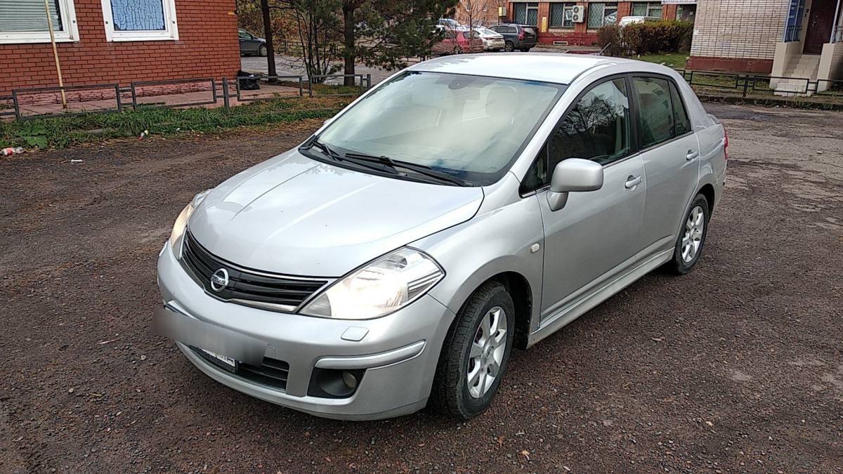 Nissan Tiida I