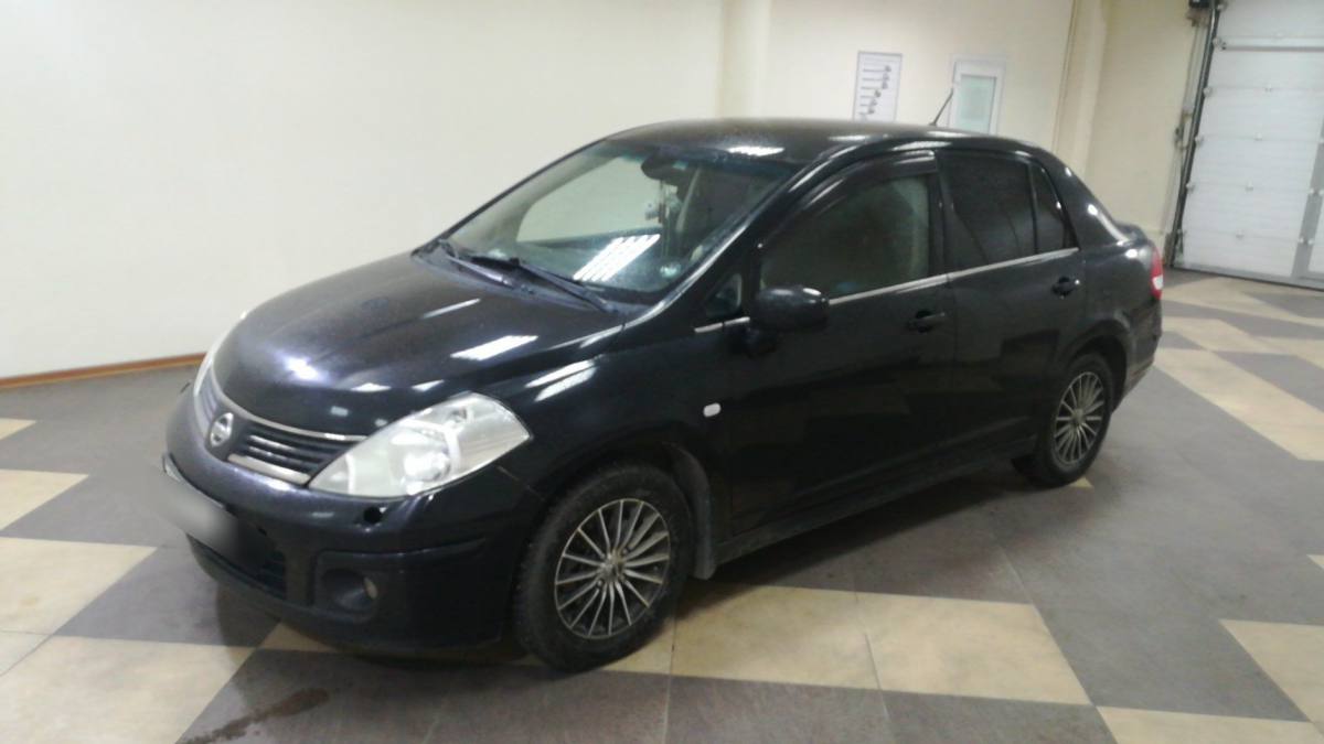 Nissan Tiida I