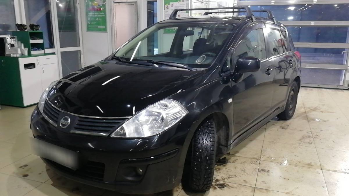 Nissan Tiida I