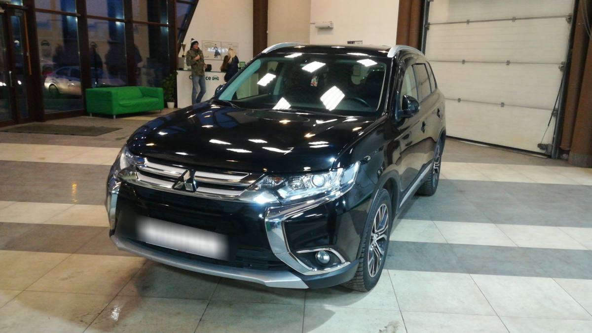 Mitsubishi Outlander III 2