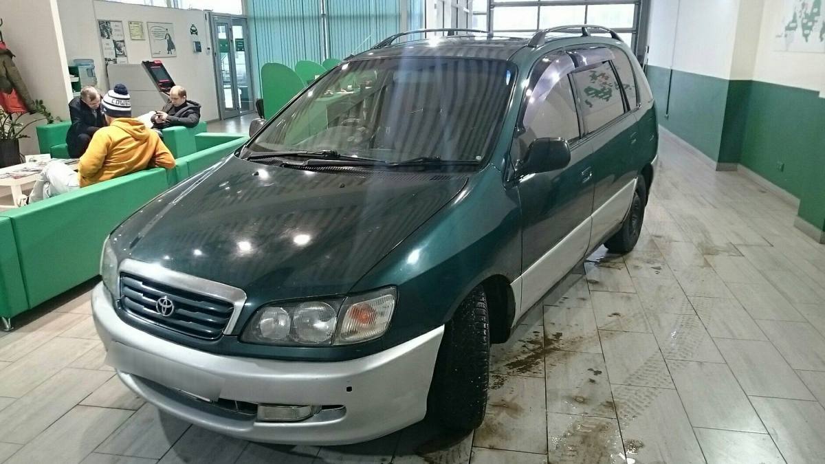 Toyota Ipsum I (M10)